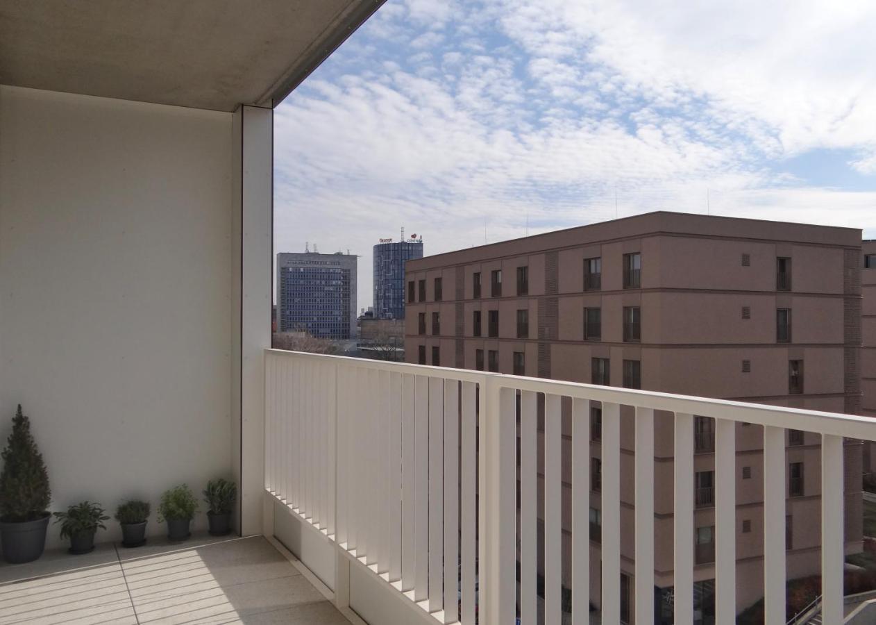 Top Urban Apartment - Free Parking, Green Energy, Modern Style Bratislava Exterior foto